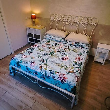 Bed and Breakfast Il Gigante Che Dorme Castel Castagna Esterno foto