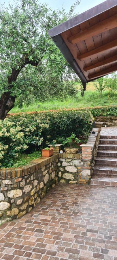 Bed and Breakfast Il Gigante Che Dorme Castel Castagna Esterno foto