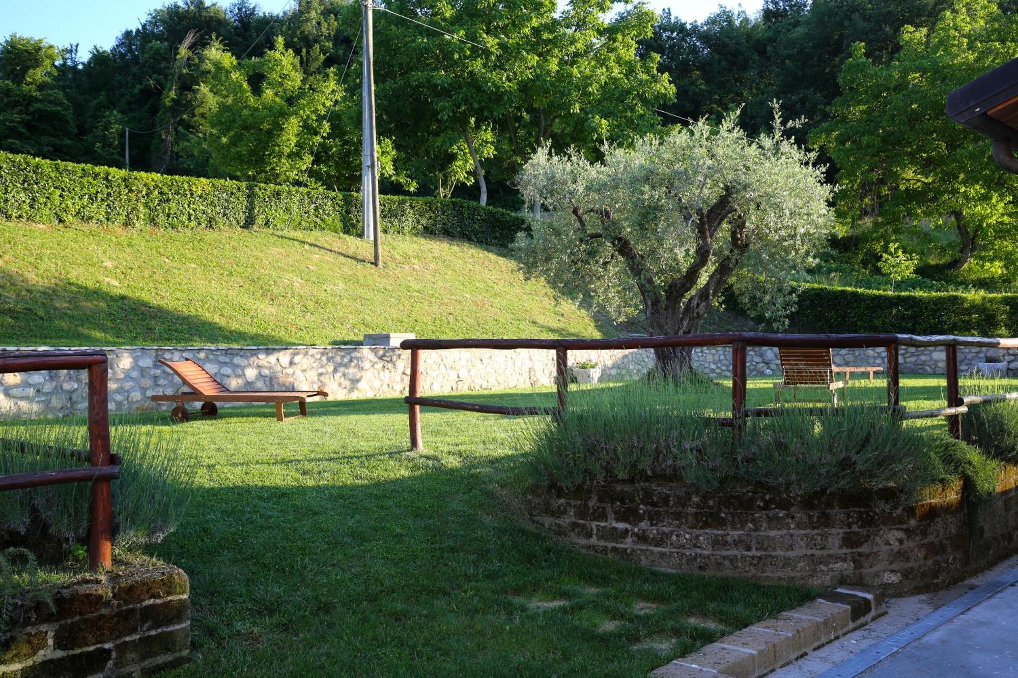Bed and Breakfast Il Gigante Che Dorme Castel Castagna Esterno foto