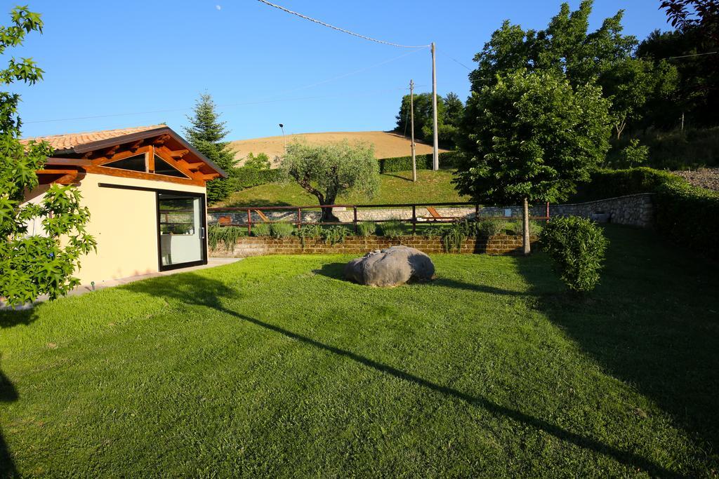 Bed and Breakfast Il Gigante Che Dorme Castel Castagna Esterno foto