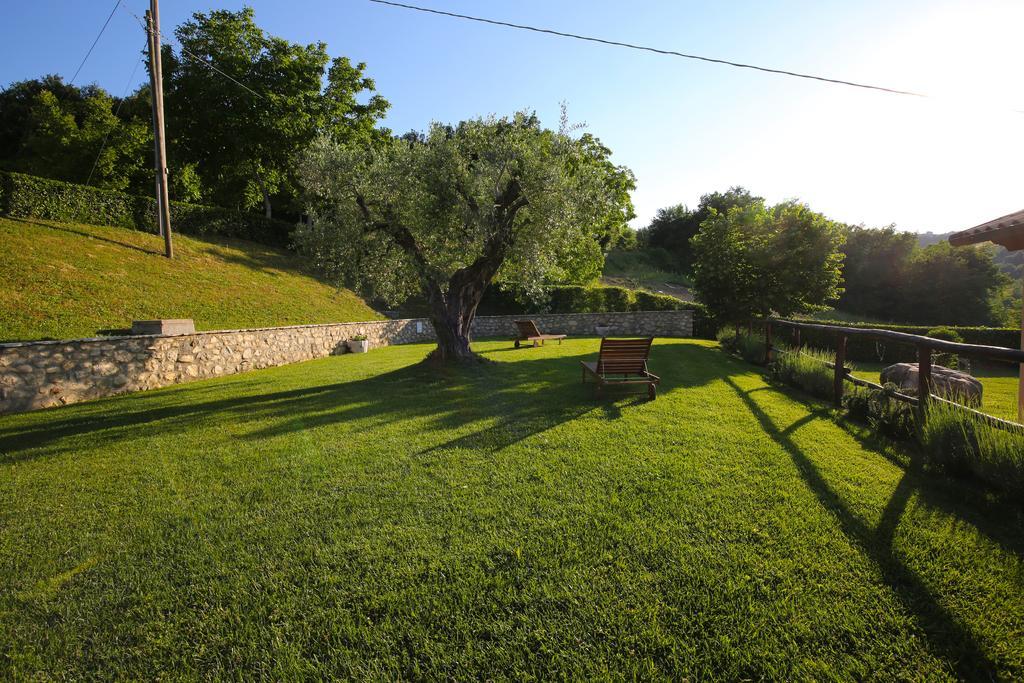 Bed and Breakfast Il Gigante Che Dorme Castel Castagna Esterno foto
