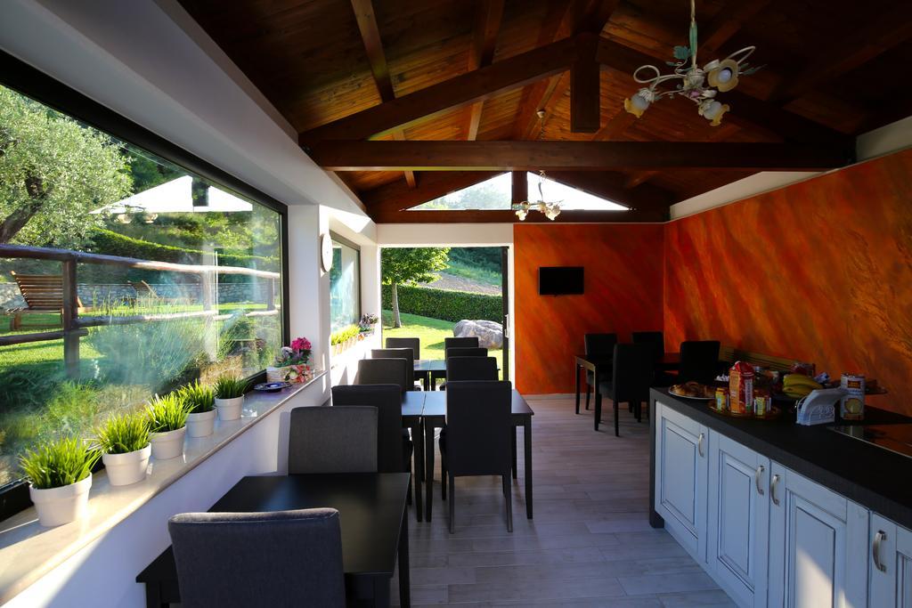 Bed and Breakfast Il Gigante Che Dorme Castel Castagna Esterno foto