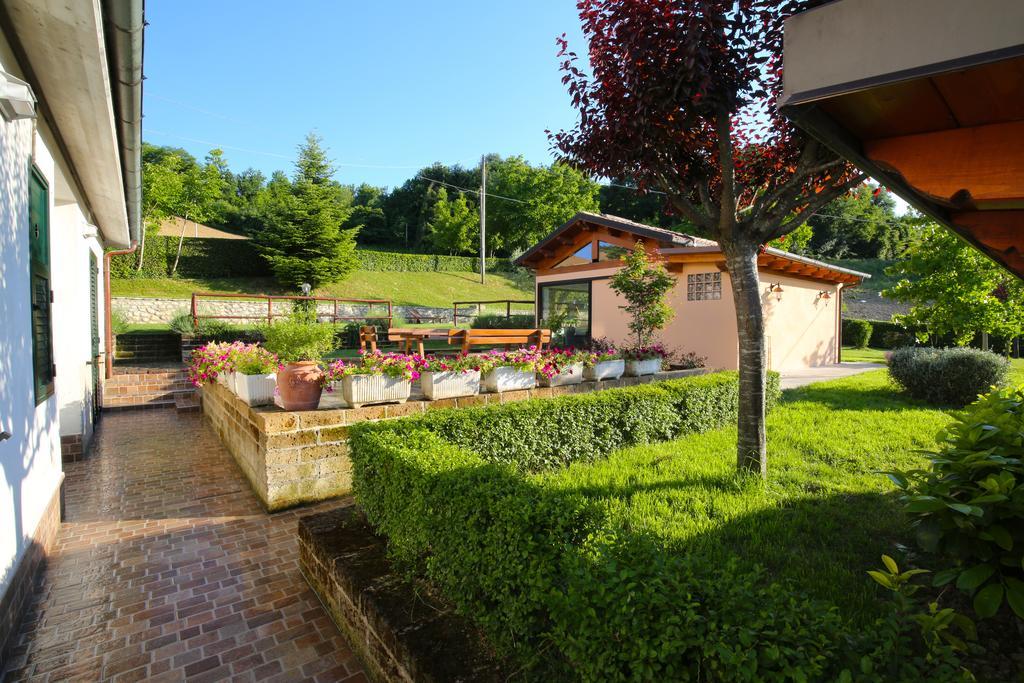 Bed and Breakfast Il Gigante Che Dorme Castel Castagna Esterno foto