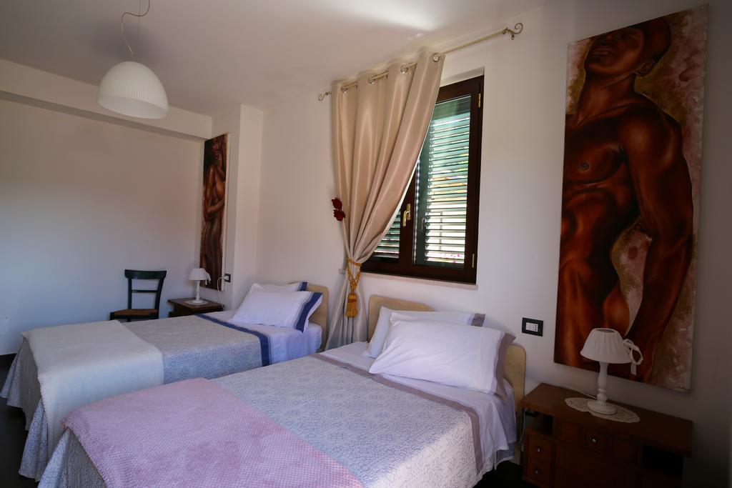 Bed and Breakfast Il Gigante Che Dorme Castel Castagna Esterno foto