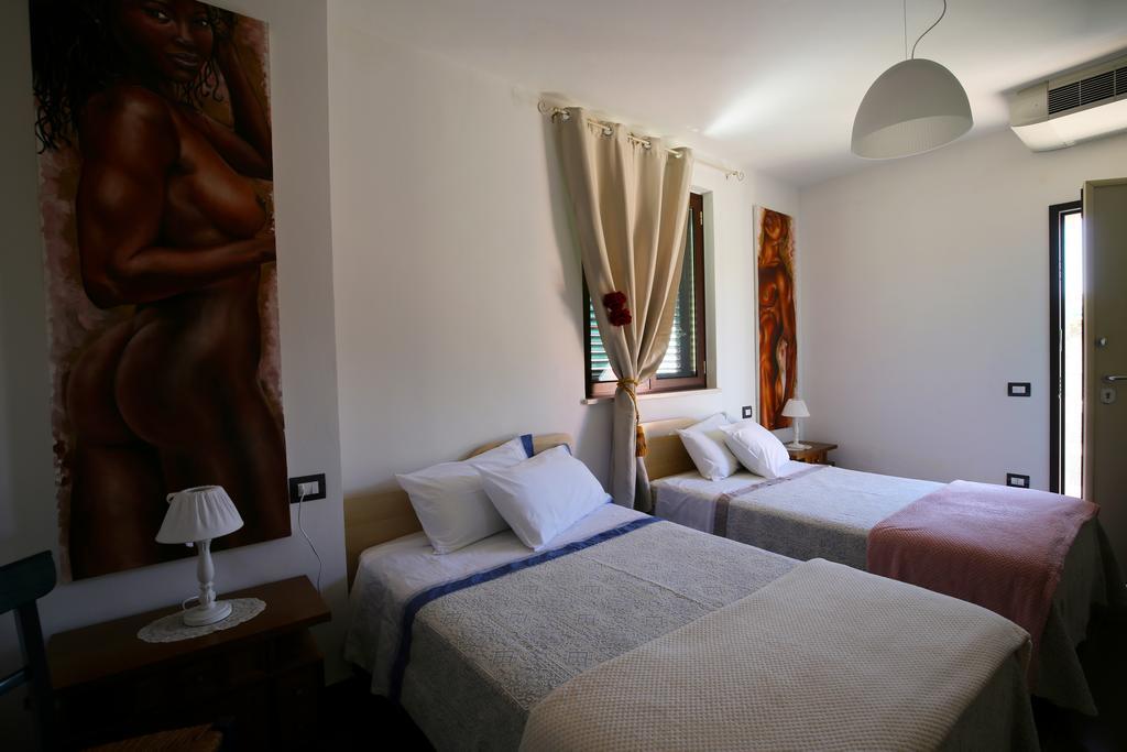 Bed and Breakfast Il Gigante Che Dorme Castel Castagna Esterno foto