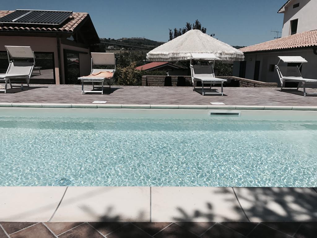 Bed and Breakfast Il Gigante Che Dorme Castel Castagna Esterno foto
