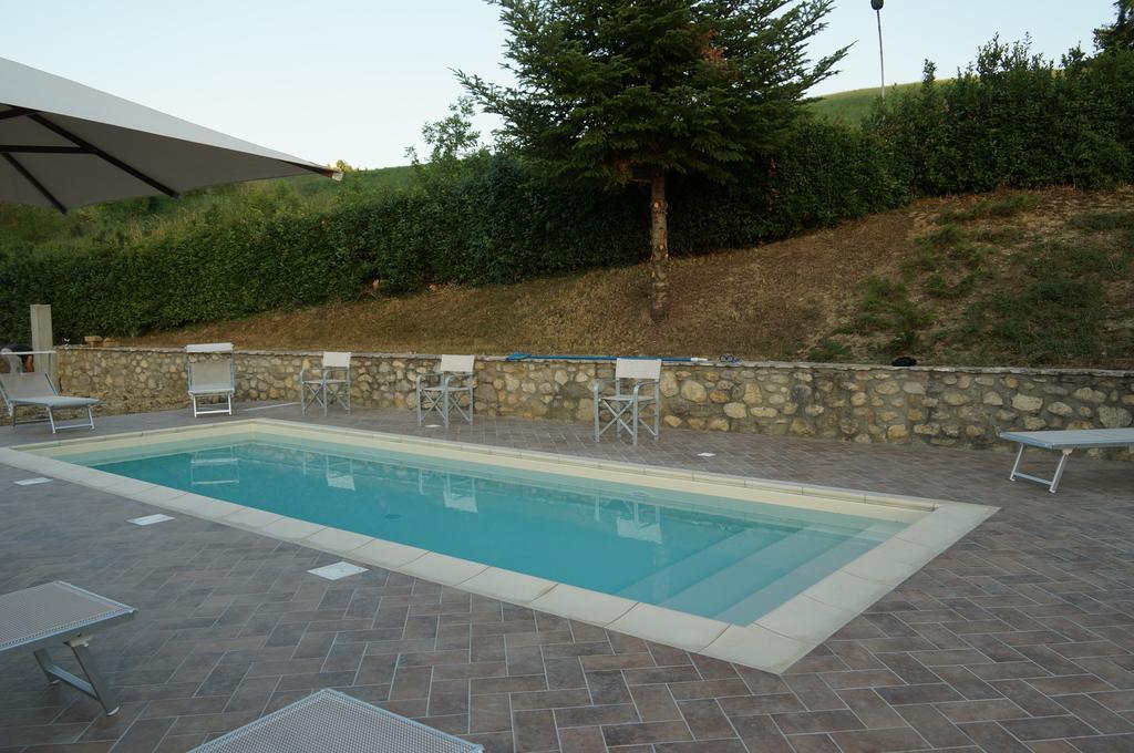 Bed and Breakfast Il Gigante Che Dorme Castel Castagna Esterno foto