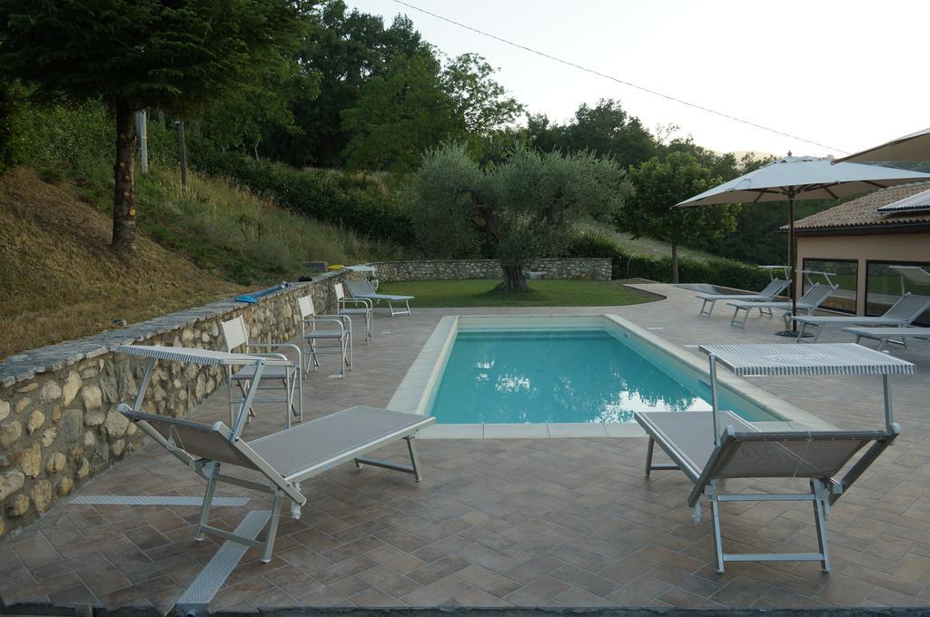 Bed and Breakfast Il Gigante Che Dorme Castel Castagna Esterno foto