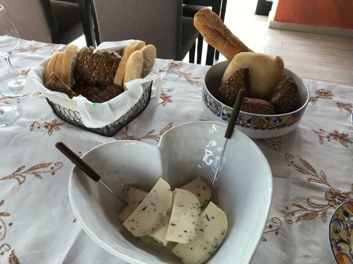 Bed and Breakfast Il Gigante Che Dorme Castel Castagna Esterno foto